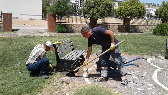 Parklarda bakım çalışmaları yapılıyor
