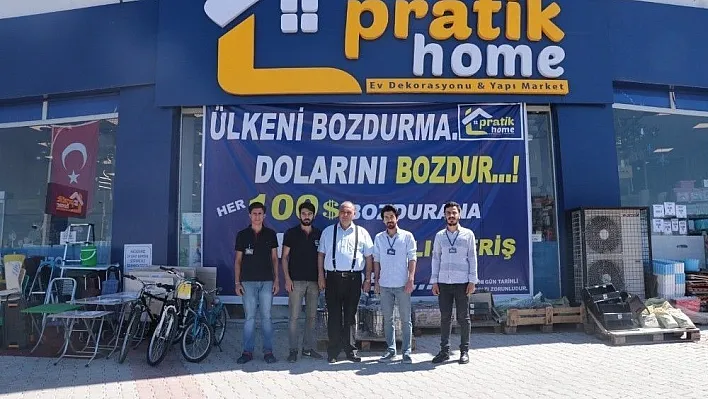 Dolarını bozdurana hediye çeki veriyor
