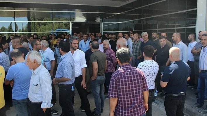 Adıyaman'da vatandaşlar yaralı askerlere kan vermek için hastaneye akın etti
