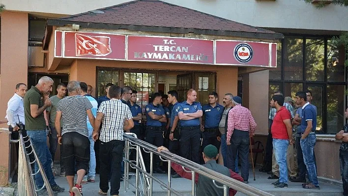 Erzincan'daki silahlı kavgada ölen 5 kişiden 2'sinin cenazesi Erzurum'a getirildi
