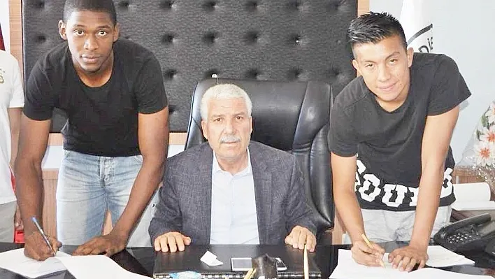 Kolombiyalı futbolcularla resmi sözleşme imzalandı
