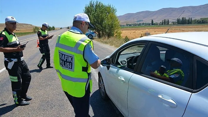 Polis ekiplerinden 'Huzurlu Bayram' uygulaması
