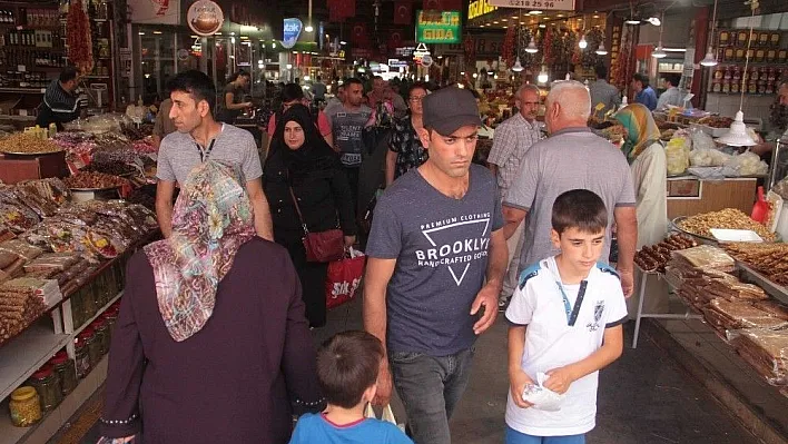 Kapalı ve Bakırcılar Çarşısında bayram bereketi