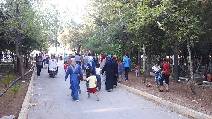 Mezarlıkta bayram yoğunluğu
