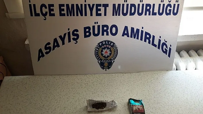 Şüpheli şahısların üzerinden uyuşturucu çıktı
