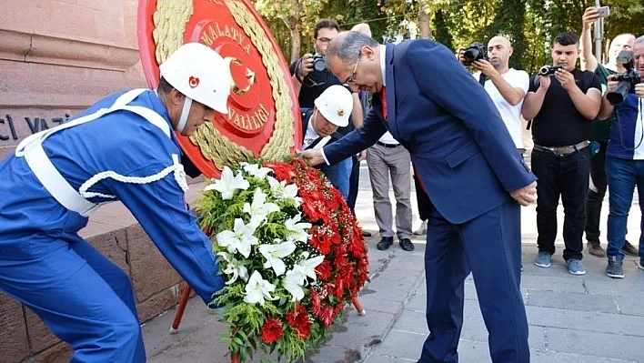 Malatya'daki kutlamalarda helikopter gövde gösterisi yaptı
