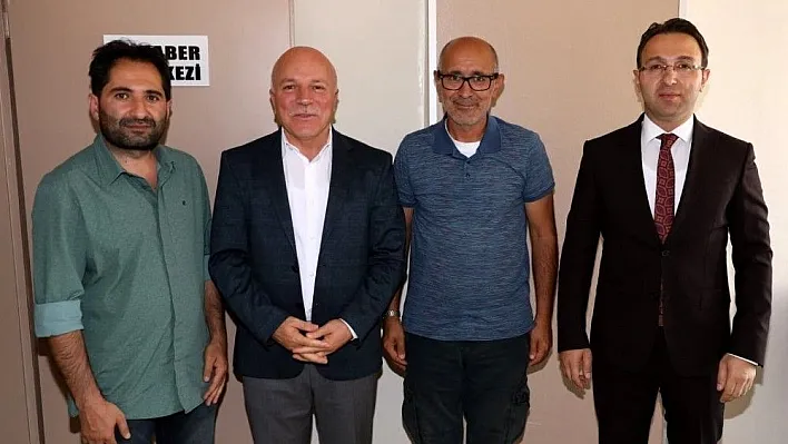 Büyükşehir Belediye Başkanı Mehmet Sekmen'den İHA'ya ziyaret
