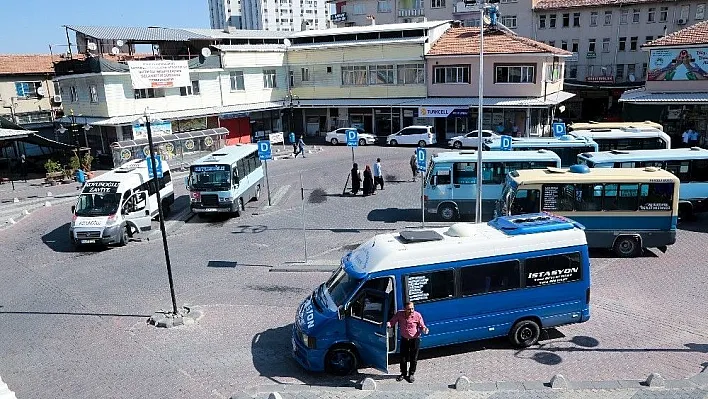 Minibüs duraklarında yapılan düzenleme çalışmaları tamamlandı
