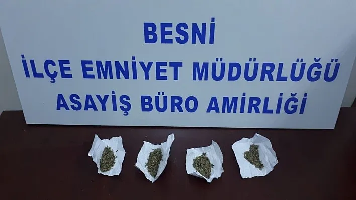 Durumundan şüphelenilen şahsın üzerinden uyuşturucu çıktı
