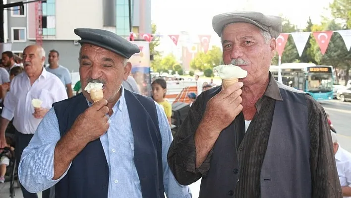 Maraş dondurmasına Adıyamanlılar büyük ilgi gösterdi
