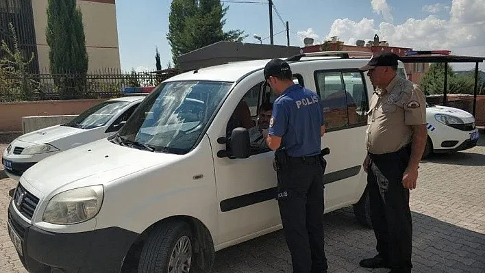 Tut ilçesinde polis emniyet kemeri uygulaması yaptı
