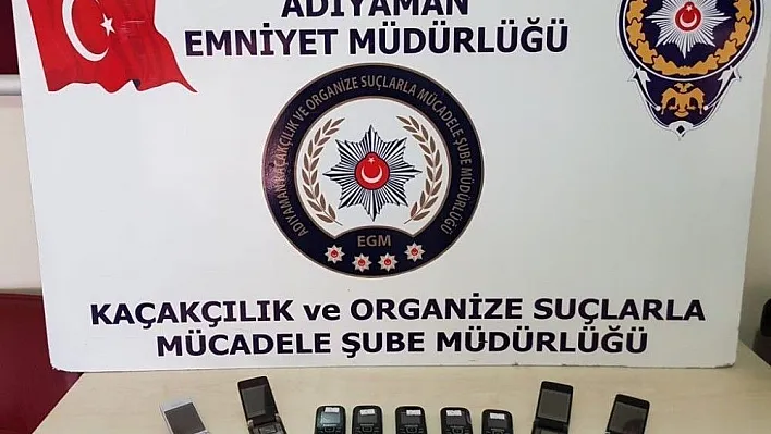 Durdurulan otomobilde kaçak cep telefonları ele geçirildi
