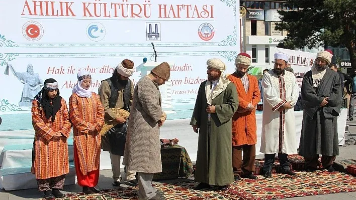 Erzurum'da yılın ahisi Recai Kızıloğlu oldu
