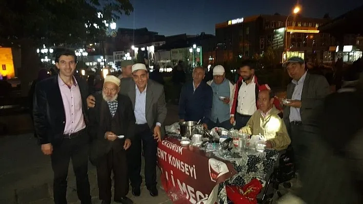 Engelliler Meclisi aşure dağıttı
