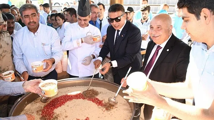 Adıyaman Üniversitesinde aşure ikramı
