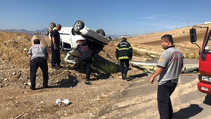 Otomobilde sıkışan sürücüyü itfaiye kurtardı
