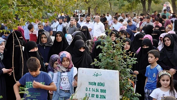 Yasin Börü ve arkadaşları mezarları başında anıldı
