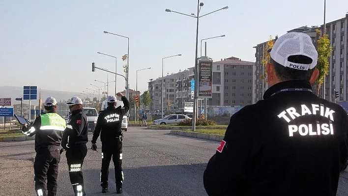 Trafik ekiplerinden öğrenci servislerine sıkı denetim
