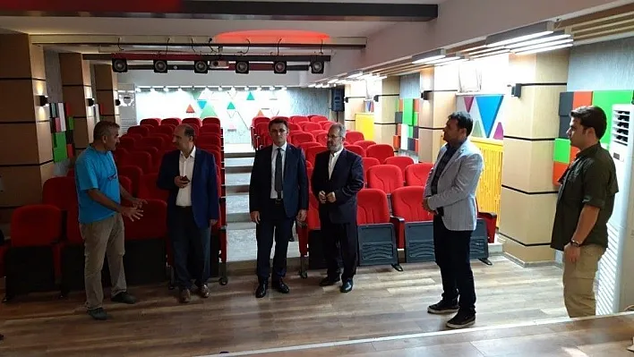 Başkan Balcı, tamamlanan konferans salonunun inceledi
