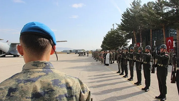 Kaza kurşunuyla şehit olan asker memleketi Adana'ya uğurlandı
