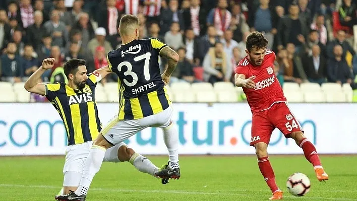 Spor Toto Süper Lig: DG Sivasspor: 0 - Fenerbahçe: 0 (İlk yarı)
