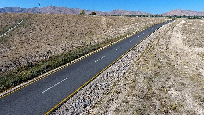 Büyükşehir kırsalda da gece gündüz demeden yol yapıyor
