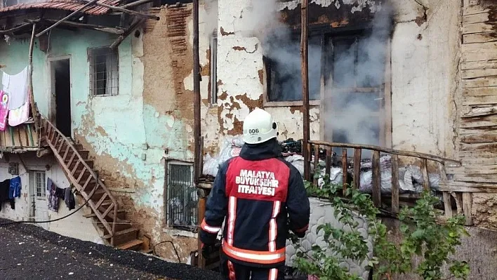 Malatya'da tek katlı evde yangın