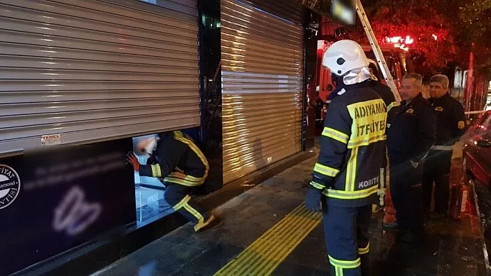 İş yerinde çıkan yangın paniğe neden oldu
