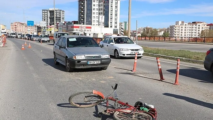 Otomobil bisiklete çarptı: 1 yaralı
