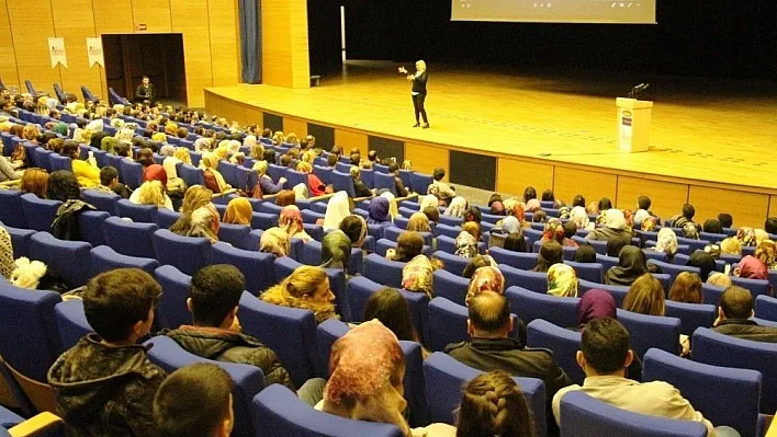 Diyarbakır'da kariyer zirvesi düzenlendi
