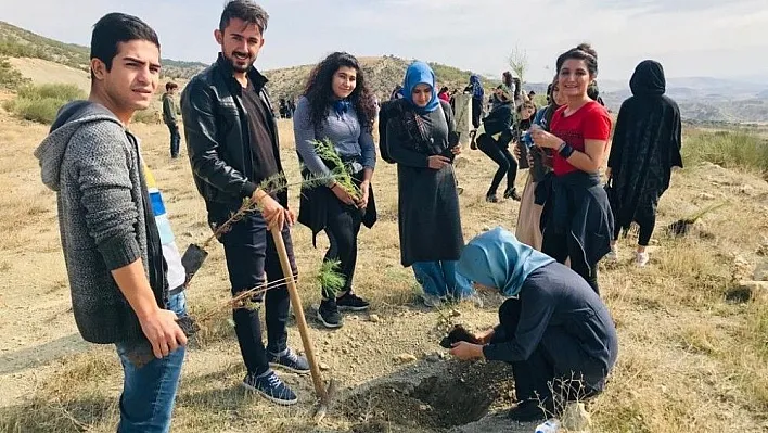 KYK Öğrencileri bin fidanı toprakla buluşturdu
