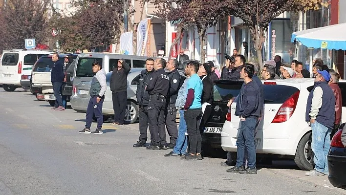 İtfaiyenin erken müdahalesi alevlerin binayı sarmasını önledi
