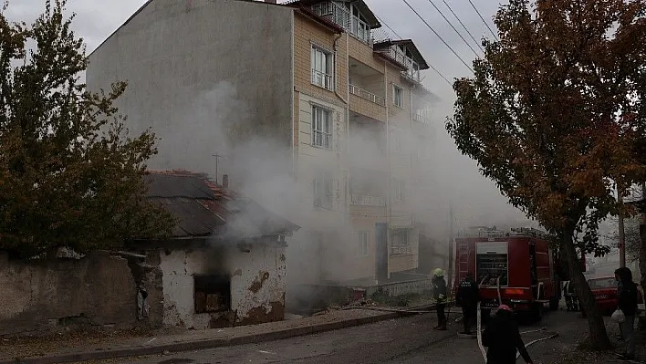 Güne siren sesleriyle uyandılar
