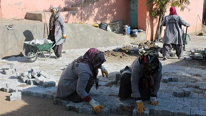 Kadın başkanın, kadın işçileri erkeklere 'taş' çıkarttı