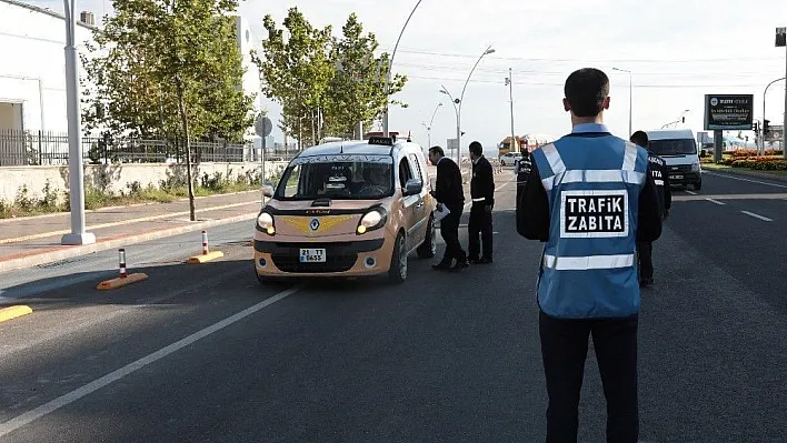 Ticari taksi denetimleri sürüyor
