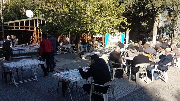 Öğrenciler yararına kermes düzenledi
