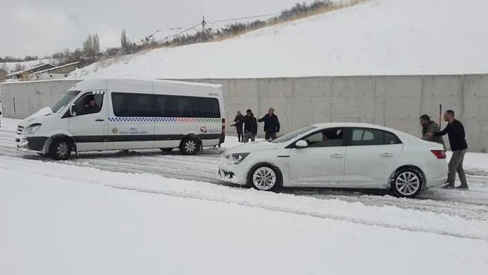 Darende'ye yılın ilk karı yağdı
