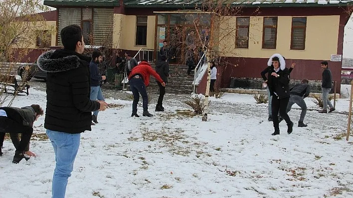 Erzurum'da kar yağışı ve soğuk hava
