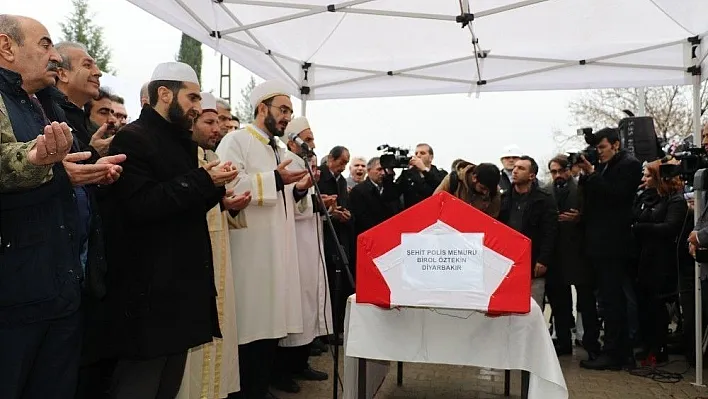 Şehit polis, kahrolsun PKK sloganları ile defnedildi
