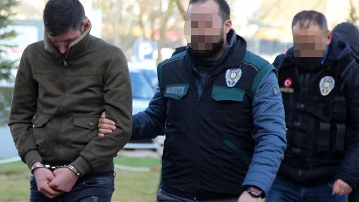 Sivas polisi uyuşturucu satıcılarına göz açtırmıyor: 9 gözaltı
