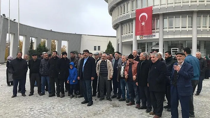 Belediye önünde minibüs eylemi
