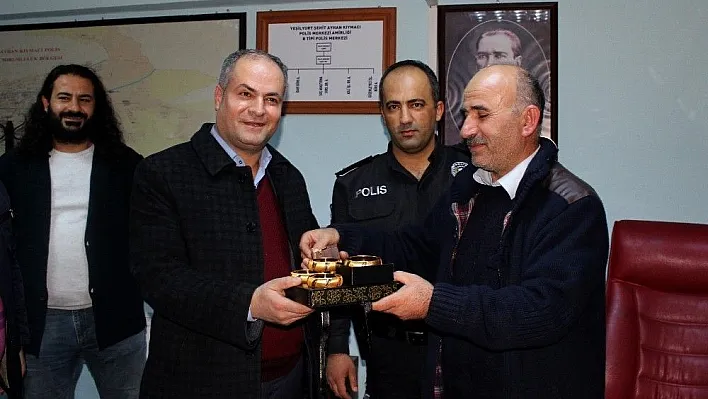 Altın kalpli temizlik işçisi bulduğu takıları sahibine teslim etti
