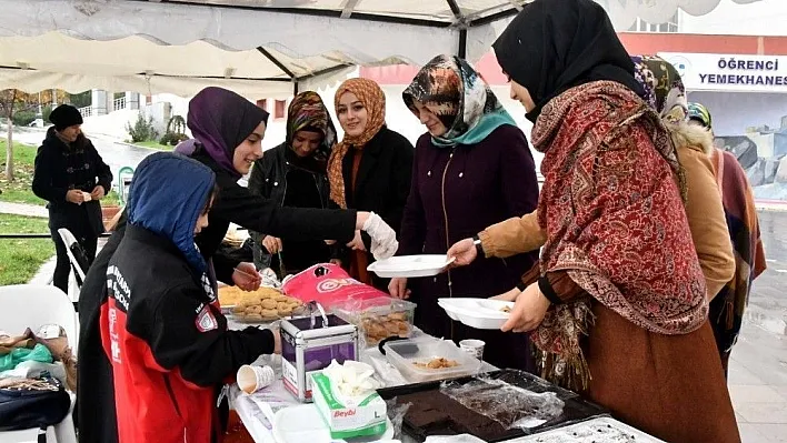 Gazze için yardım kermesi düzenlendi
