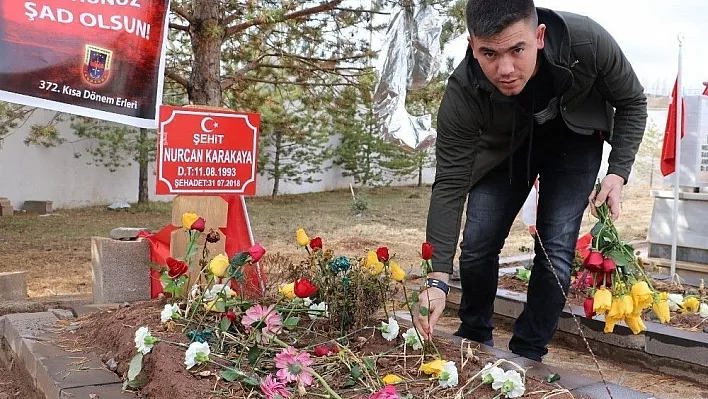 Şehit bebeğinin mezarı başında buruk doğum günü
