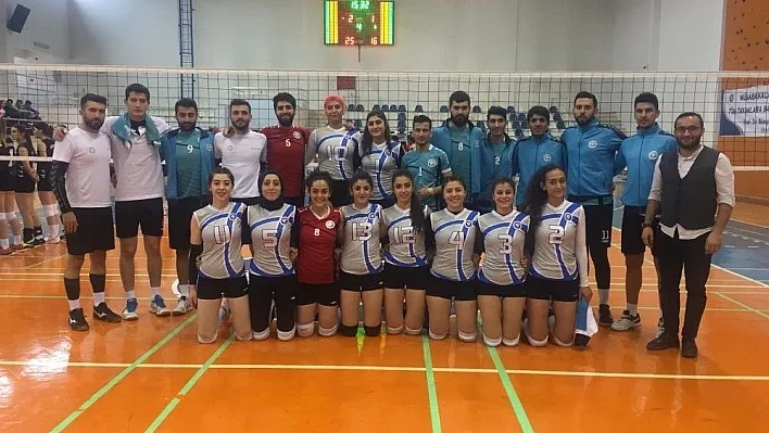 EBYÜ kadın ve erkek voleybol takımlarından galibiyet
