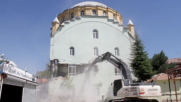 50 yıllık cami yıkılıyor