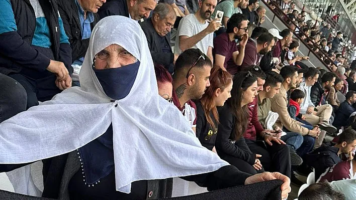 76'lık Muhsine nine tribünlerde