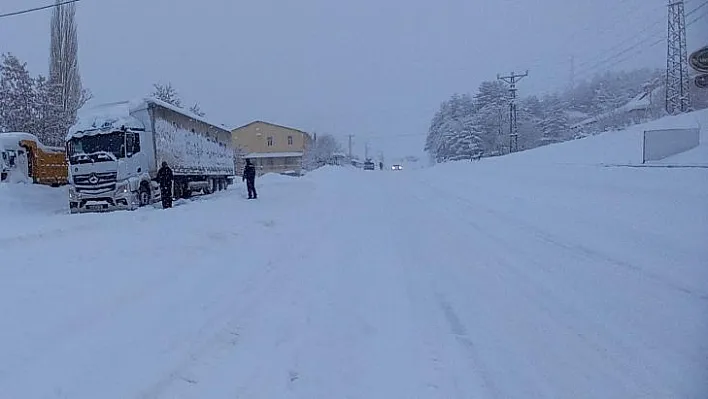 78 köy yolu ulaşıma kapandı