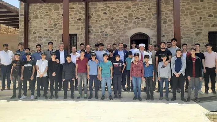 800 yıllık tarihi cami ibadete açıldı