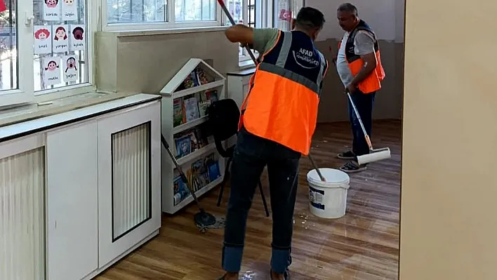 AFAD gönüllülerinden okulda örnek çalışma